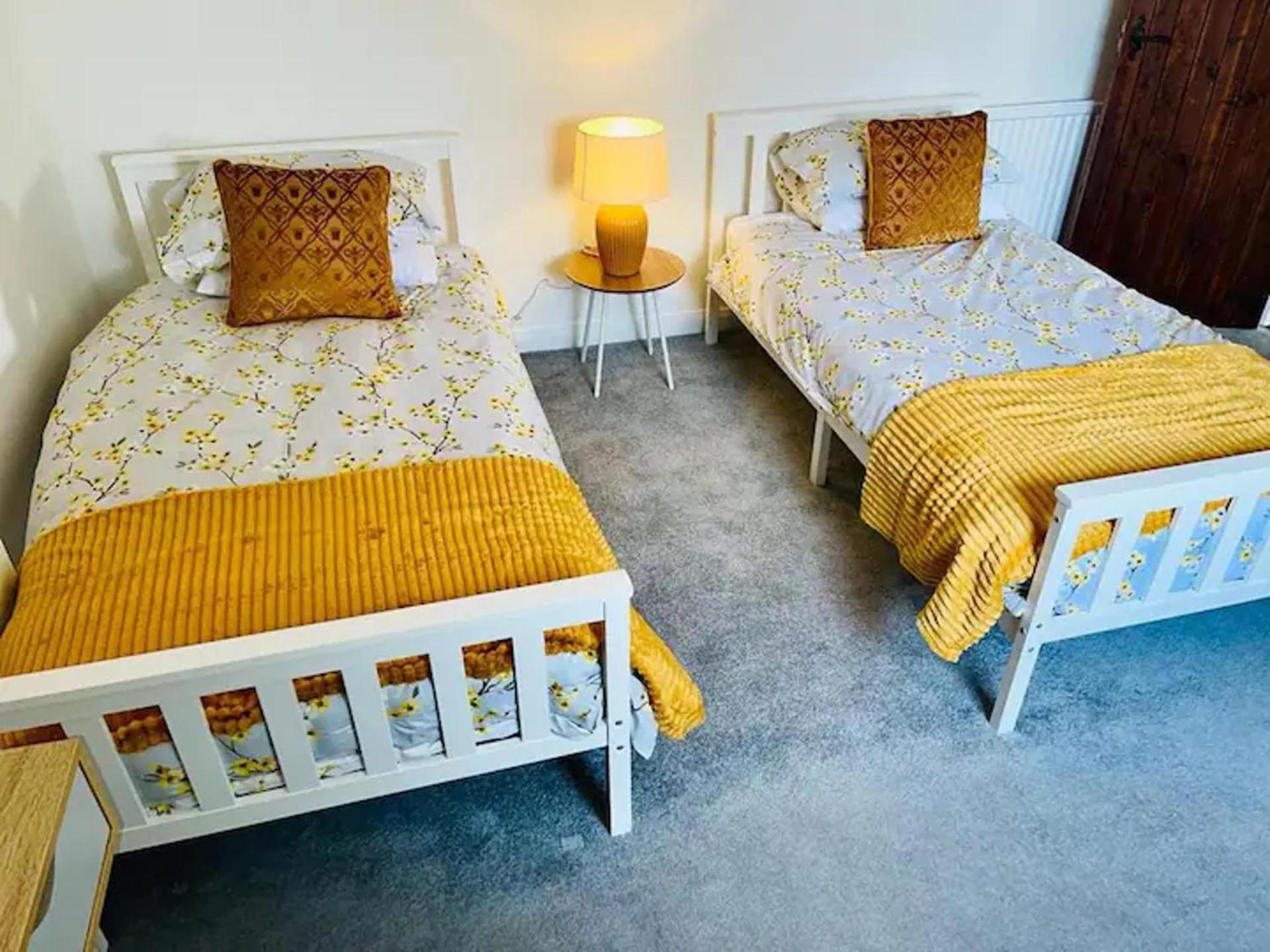 2 Bed-Sleeps 4-Sea View-Pet Friendly-Parking Apartman Llanelli Kültér fotó