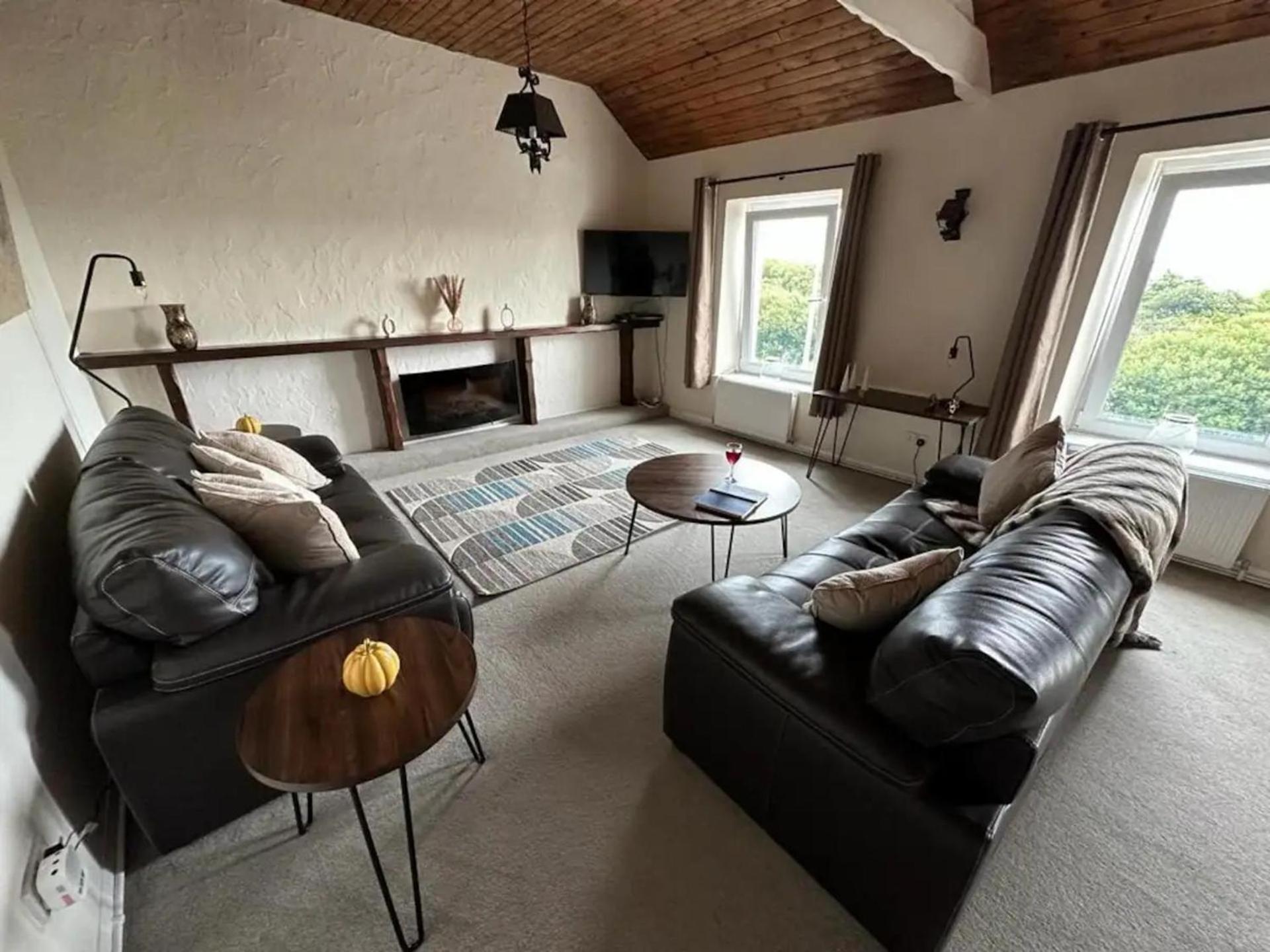 2 Bed-Sleeps 4-Sea View-Pet Friendly-Parking Apartman Llanelli Kültér fotó