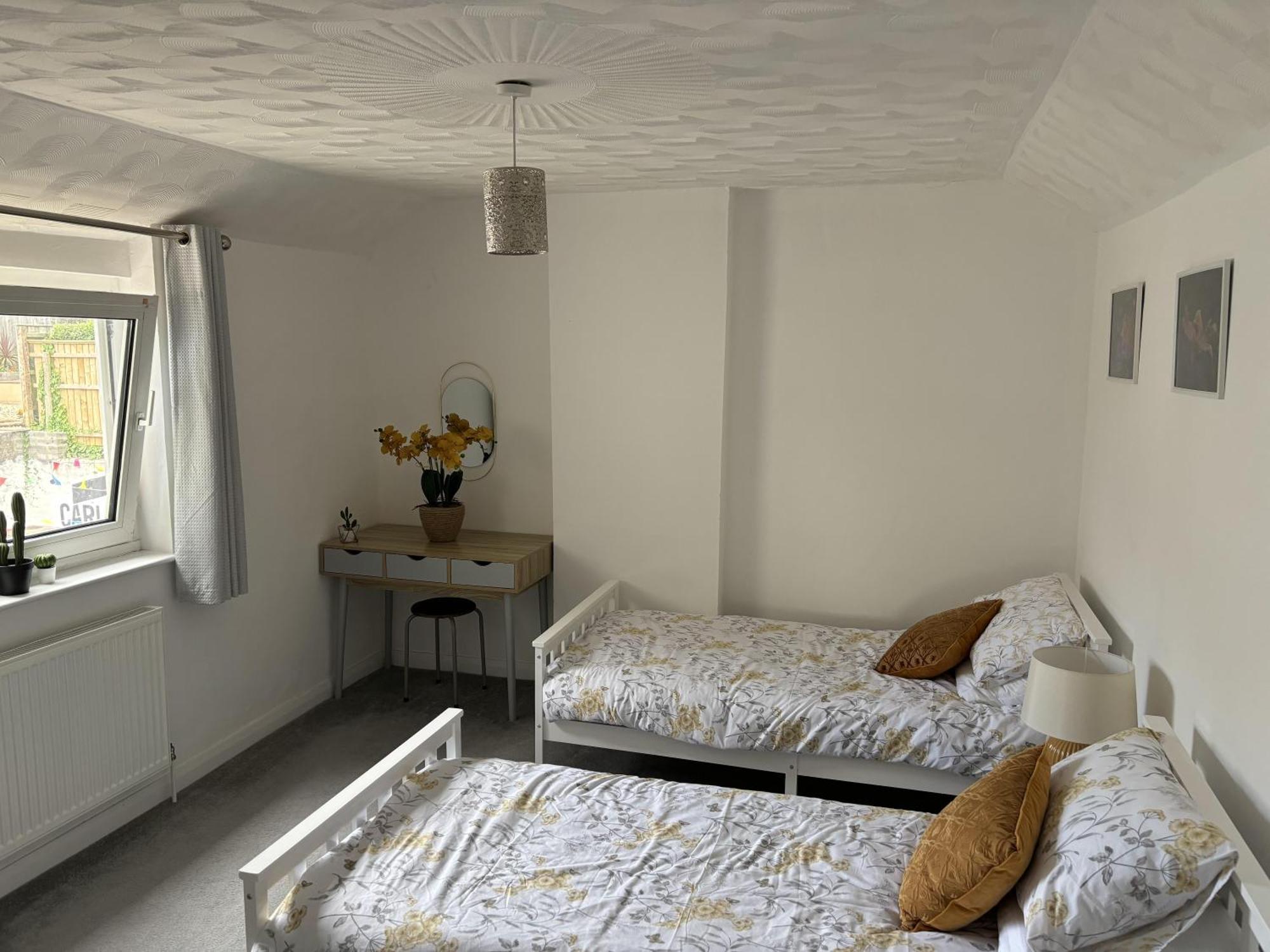 2 Bed-Sleeps 4-Sea View-Pet Friendly-Parking Apartman Llanelli Kültér fotó
