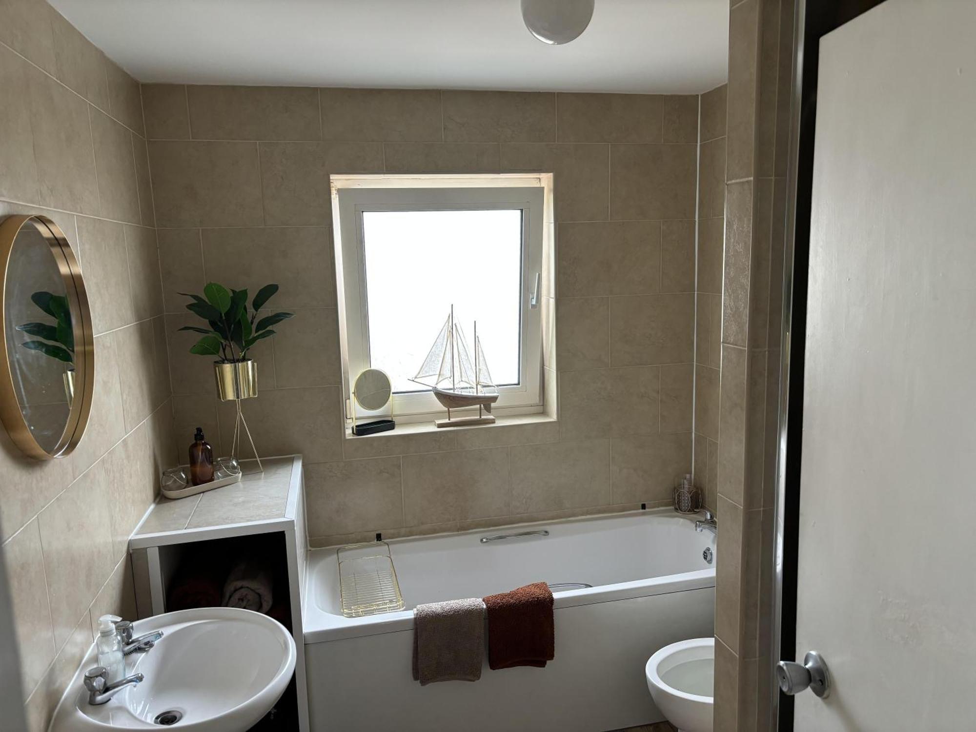 2 Bed-Sleeps 4-Sea View-Pet Friendly-Parking Apartman Llanelli Kültér fotó