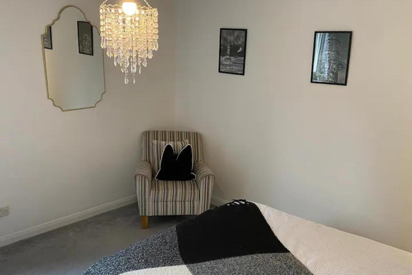 2 Bed-Sleeps 4-Sea View-Pet Friendly-Parking Apartman Llanelli Kültér fotó